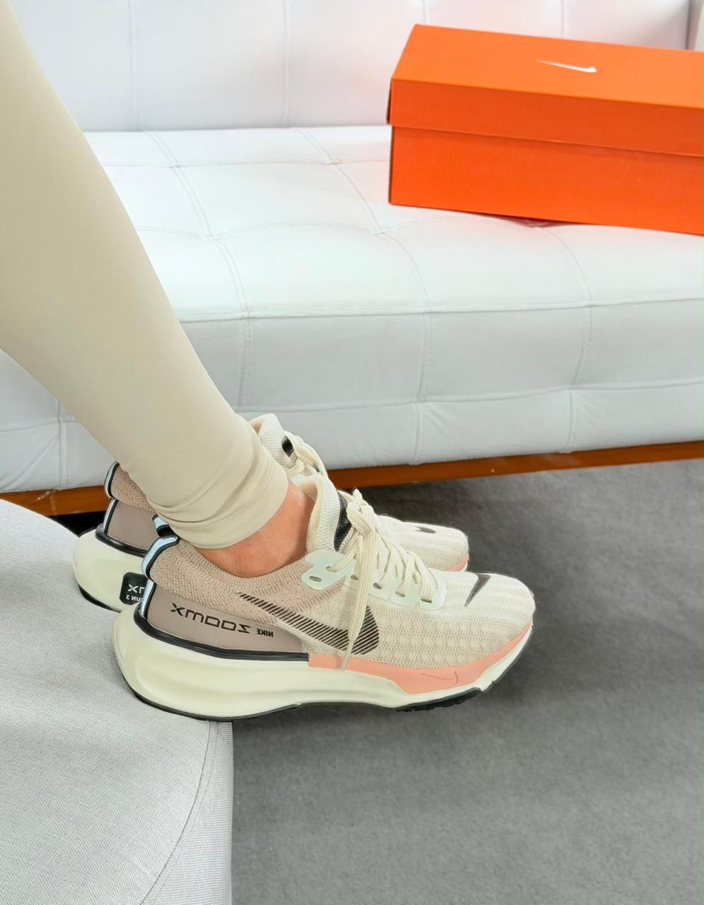 Tênis Air ZoomX Invencible Run 3 Feminino - Bege