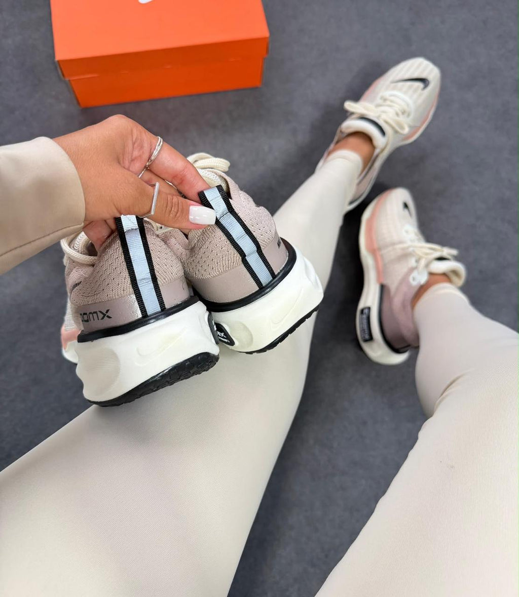 Tênis Air ZoomX Invencible Run 3 Feminino - Bege