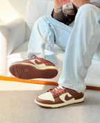 Tênis Dunk Low - Marrom/Branco