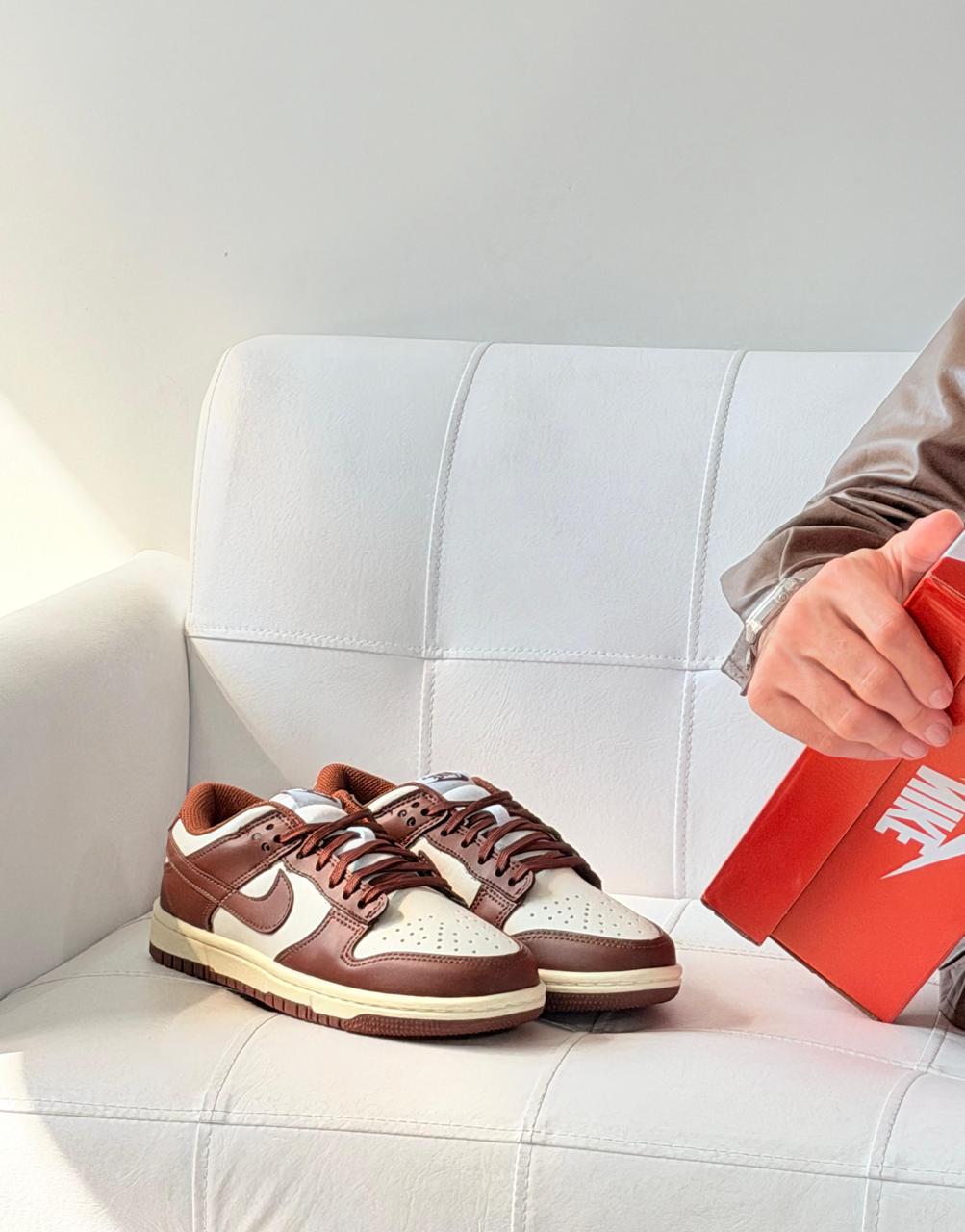 Tênis Dunk Low - Marrom/Branco